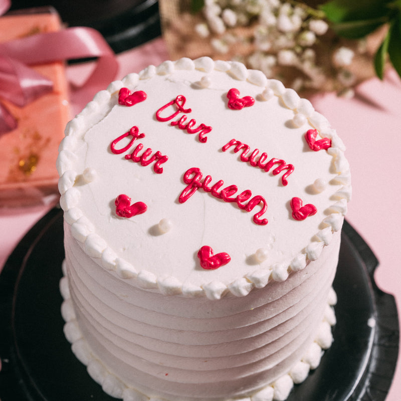 Queen of Hearts Mini Lunch Box Cake