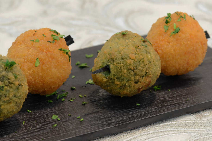 Spinach and bosciaola arancini served on a squewer - Mannarinu - 3